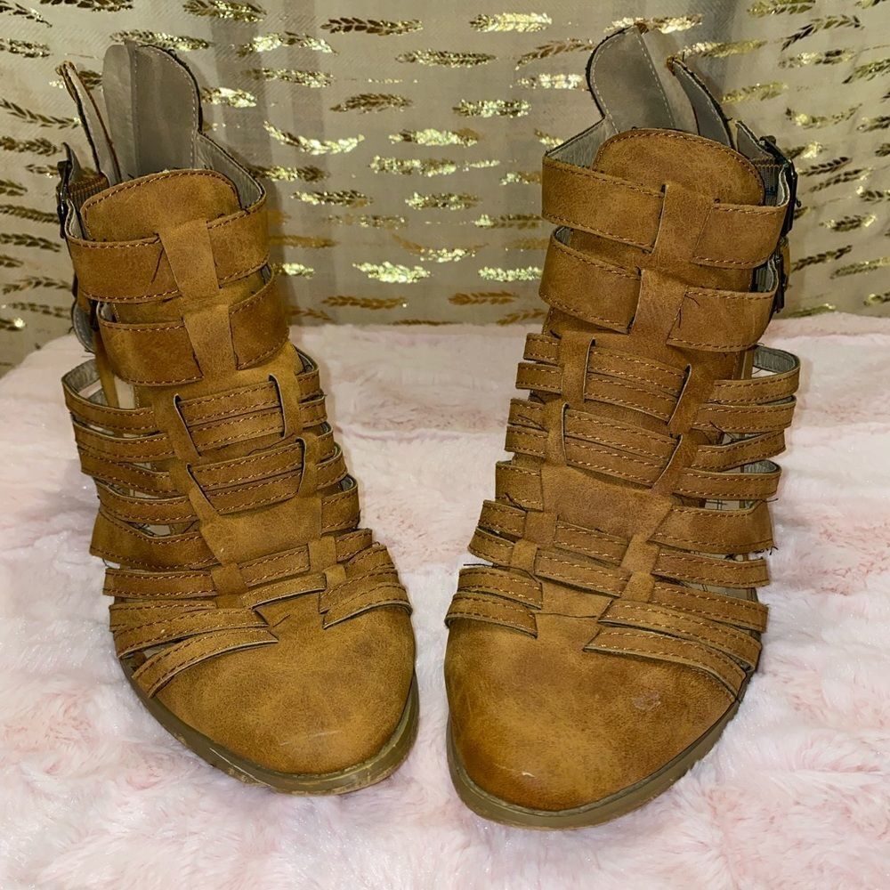 ETC! heel shoes with zippered back heel and decorative buckles sized L (8-9) - Picture 2 of 7